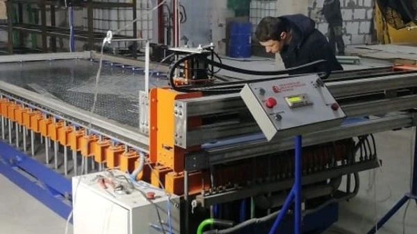 Монтаж линии производства стеклопластиковых настилов в г. Москва